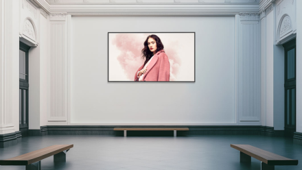 WTD-world-trade-display-solution-windows-facing-display-1